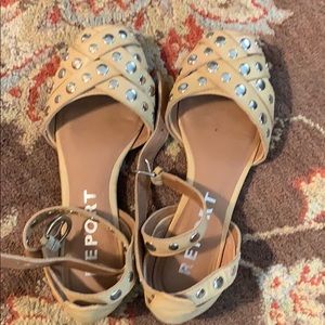 Report roundtoe wraparound flat